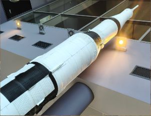 Obiekt miesiąca Centrum Edukacji Przyrodniczej UJ - model rakiety Saturn V